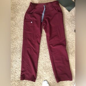 FIGS Kade cargo pants in burgundy size M *lightly used*